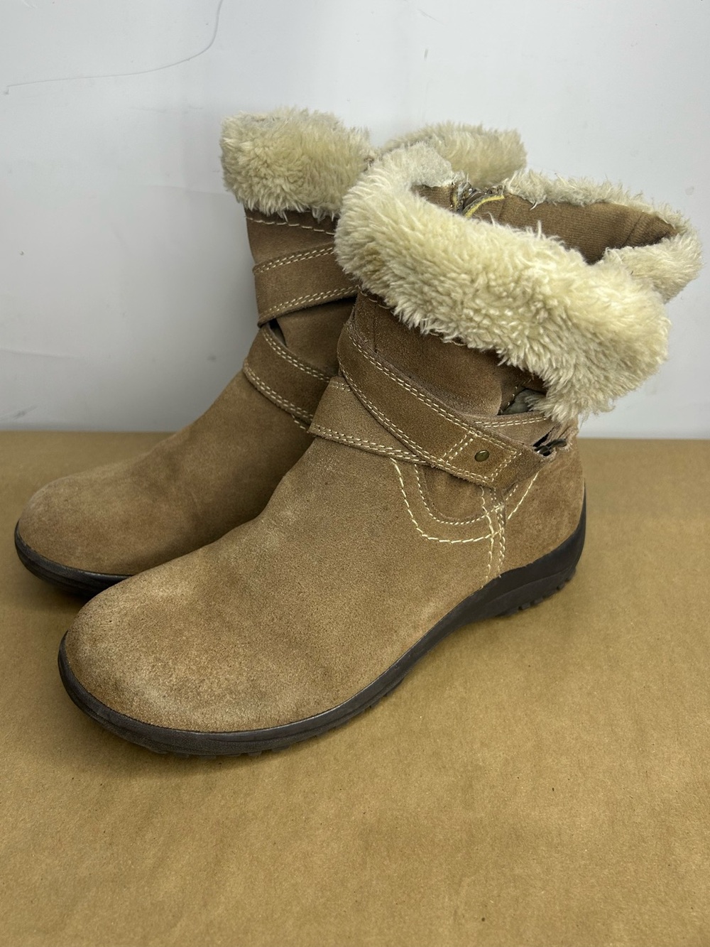 Earth Spirit Plush Vegan Fur Lined Tan Ankle Boots Size 7